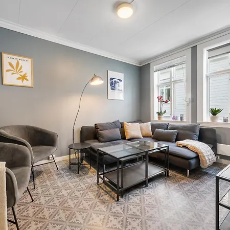 And Historic 2br - 300m To Bryggen Apartment