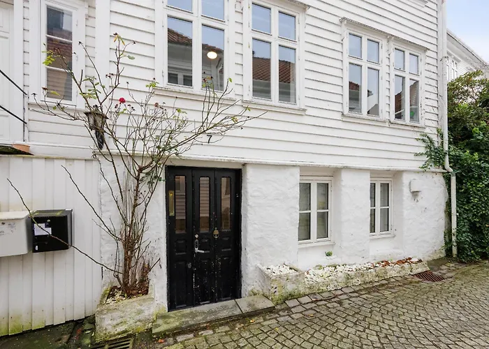 And Historic 2br - 300m To Bryggen *