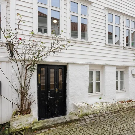 And Historic 2br - 300m To Bryggen *